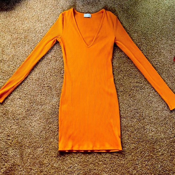ARITZIA Wilfred V- neck Mustard Orange Ribbed Knit Mini Dress Medium NWOT - Picture 3 of 8